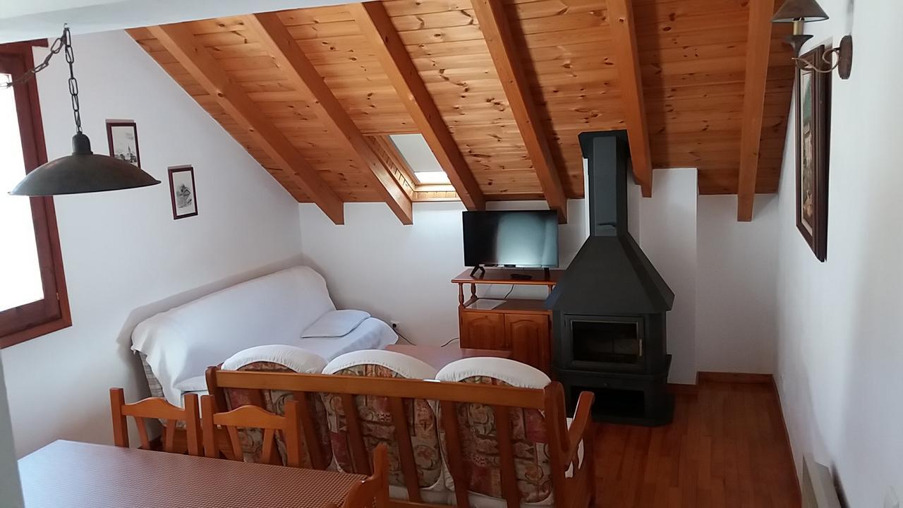Apartaments Morello 埃斯特里-德阿内乌 外观 照片